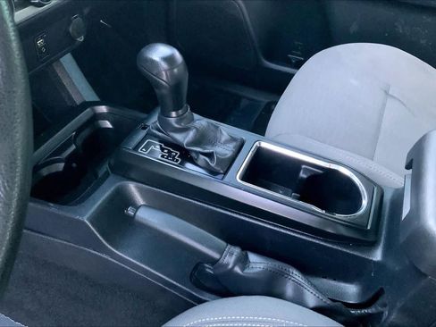 Used 2018 Toyota Tacoma SR w/ SR Convenience Package AWD/4WD image 15