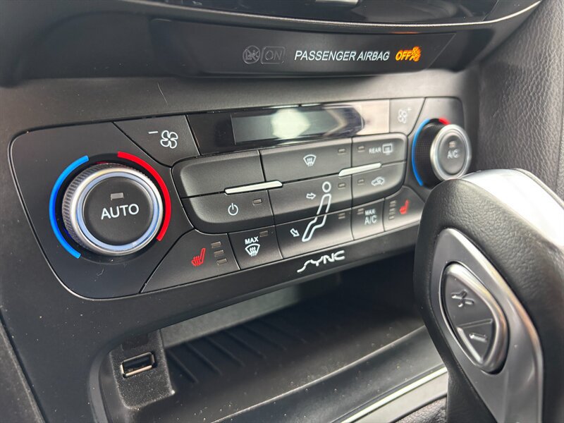 Used 2015 Ford Focus Titanium w/ Titanium Technology Package FWD image 12