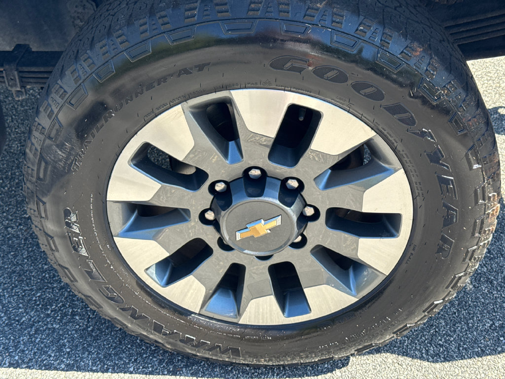 Used 2022 Chevrolet Silverado 2500 Custom w/ Custom Value Package AWD/4WD image 18