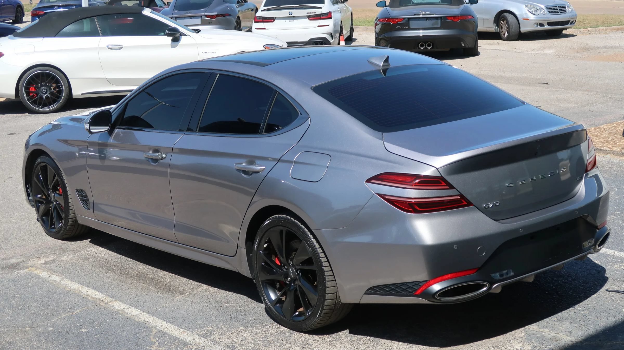 Used 2022 Genesis G70 3.3T RWD image 12