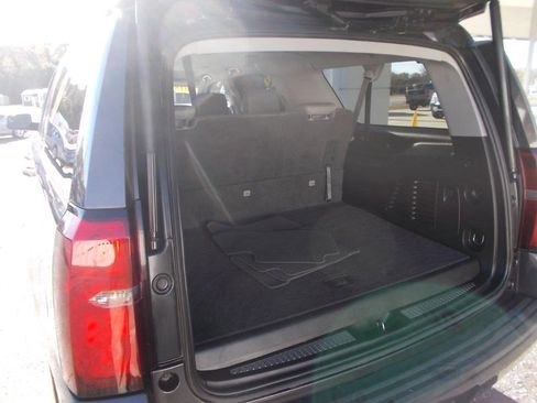 Used 2018 Chevrolet Suburban LT image 15