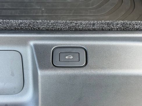 Certified 2025 Land Rover Range Rover SE AWD/4WD image 38