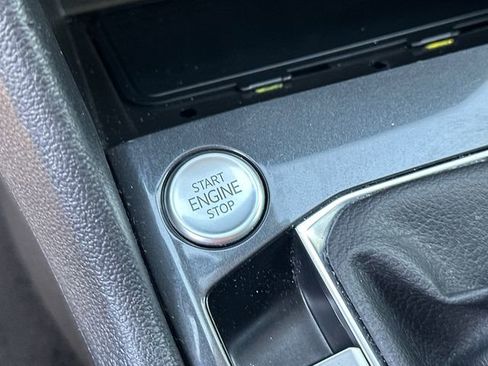 Used 2024 Volkswagen Tiguan SE FWD image 21