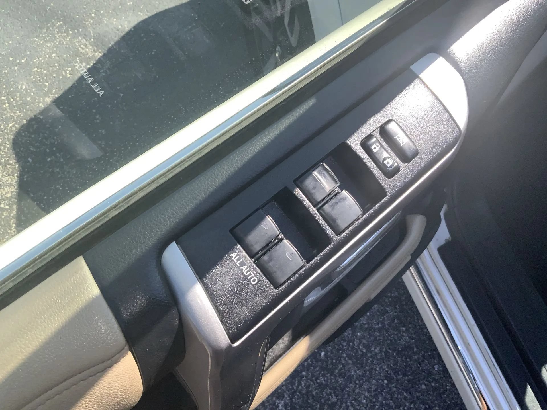 Used 2015 Toyota 4Runner Limited AWD/4WD image 15