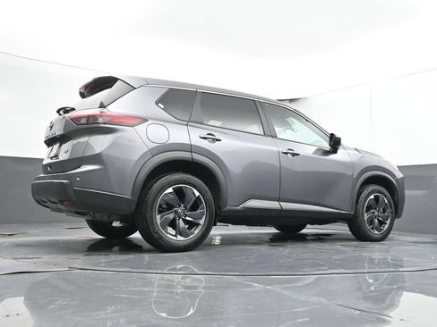 Used 2024 Nissan Rogue SV FWD image 33