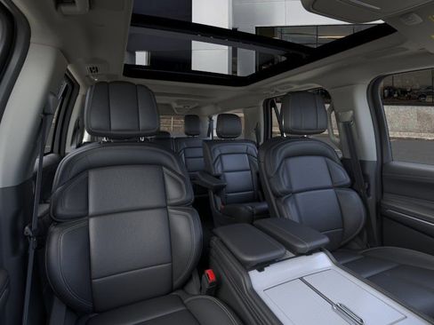 New 2026 Lincoln Navigator L Reserve AWD/4WD image 10