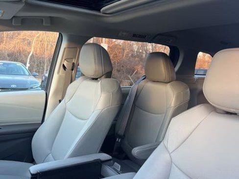 Certified 2024 Toyota Sienna XLE w/ XLE Plus Package image 8