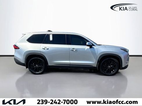 Used 2024 Toyota Grand Highlander AWD image 8