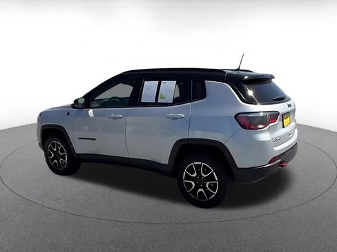 Used 2025 Jeep Compass Trailhawk AWD/4WD image 8