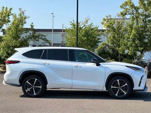 Used 2022 Toyota Highlander XSE AWD/4WD image 6