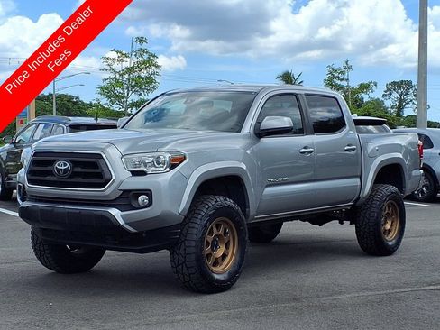 Used 2021 Toyota Tacoma SR5 AWD/4WD image 3