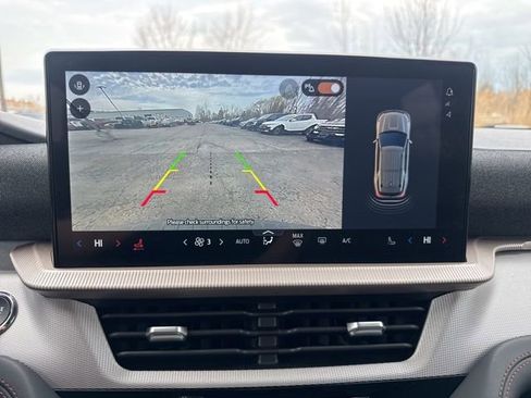 Used 2026 Ford Explorer Active AWD/4WD image 11