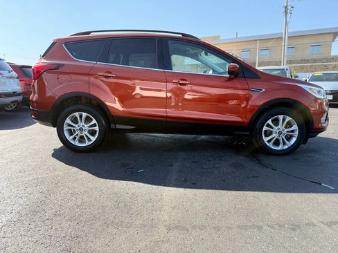 Used 2019 Ford Escape SEL FWD image 2