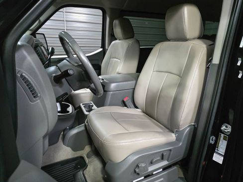 Used 2021 Nissan NV 3500 SL image 15
