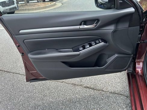 Used 2023 Nissan Altima 2.5 SV FWD image 14