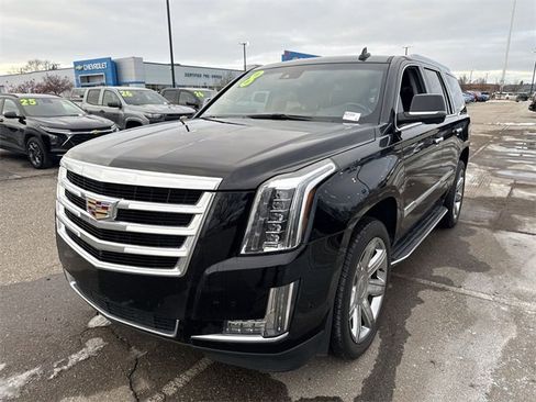 Used 2018 Cadillac Escalade Luxury image 5