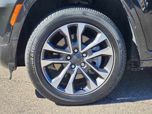 Used 2024 Jeep Grand Cherokee Overland AWD/4WD image 12