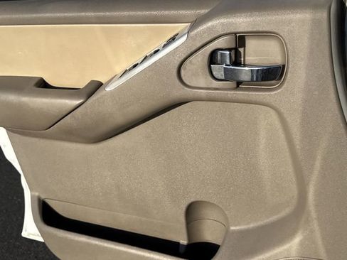 Used 2008 Nissan Pathfinder SE w/ Leather Pkg image 7