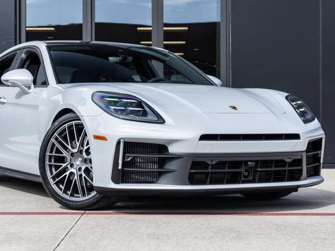Certified 2026 Porsche Panamera RWD image 9