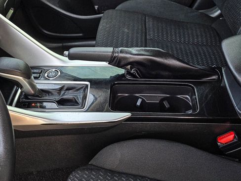 Used 2022 Mitsubishi Eclipse Cross LE image 16