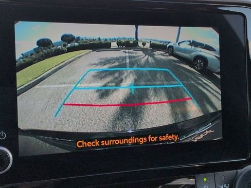 Used 2023 Toyota Highlander XLE FWD image 21