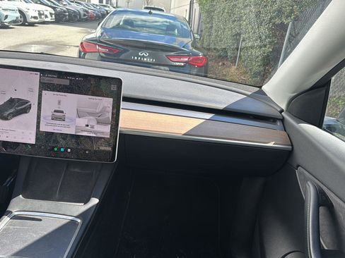 Used 2021 Tesla Model Y Long Range image 10