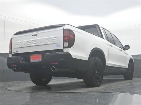 Used 2025 Honda Ridgeline Black Edition image 32
