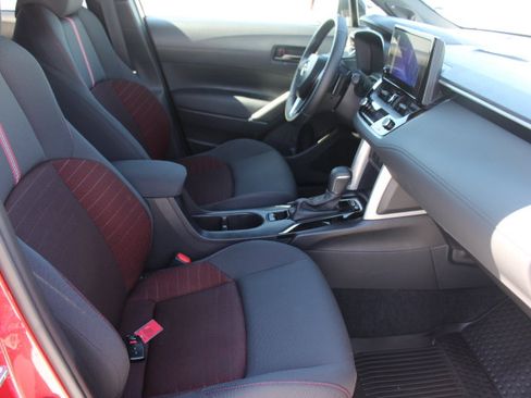 Used 2025 Toyota Corolla Cross AWD Hybrid w/ Moonroof Package image 18