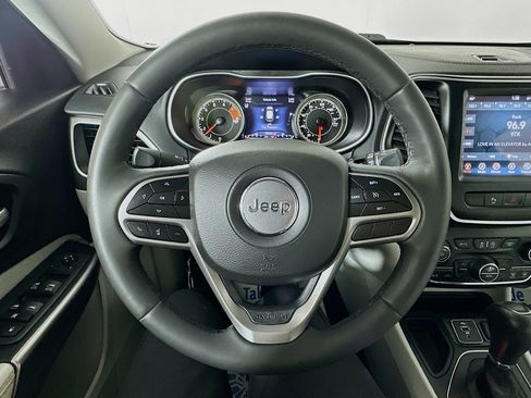 Used 2022 Jeep Cherokee Latitude Lux w/ Mopar Interior Package image 11