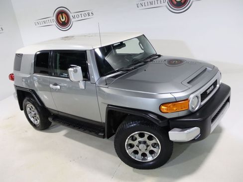 Used 2012 Toyota FJ Cruiser 4WD w/ Upgrade Pkg image 8