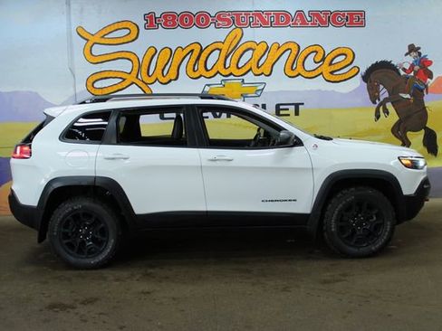 Used 2021 Jeep Cherokee Trailhawk w/ Sun & Sound Group AWD/4WD image 1