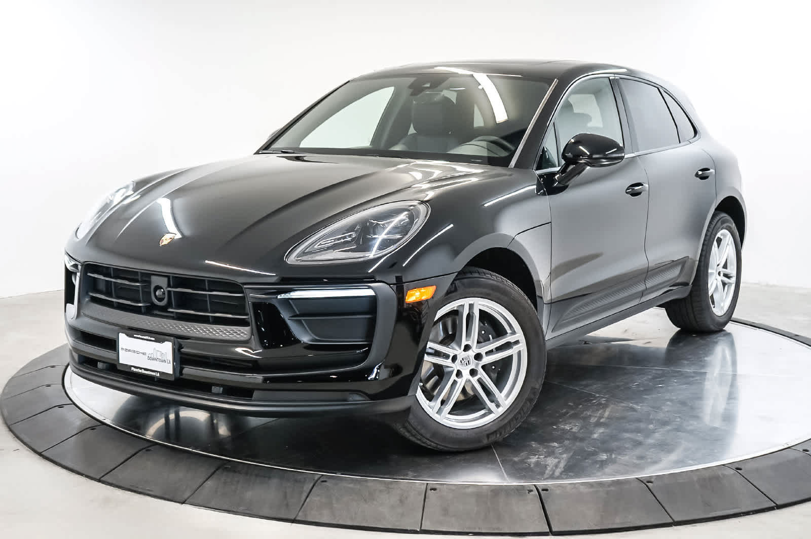 Certified 2026 Porsche Macan AWD/4WD image 1