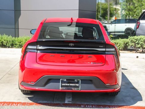 Used 2024 Toyota Prius Prime SE image 5