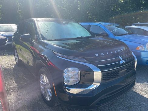 Used 2024 Mitsubishi Outlander ES AWD/4WD image 1