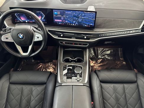 Used 2025 BMW X7 xDrive40i AWD/4WD image 16