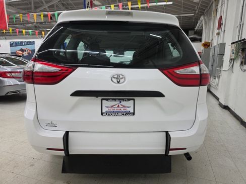 Used 2015 Toyota Sienna L FWD image 5
