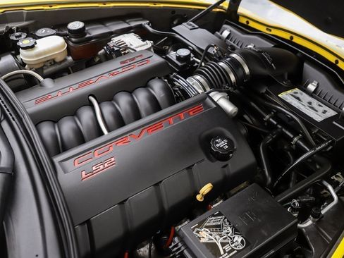 Used 2006 Chevrolet Corvette Convertible w/ Preferred Equipment Group RWD image 32