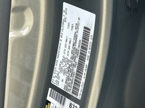Certified 2025 Toyota Tacoma TRD Off-Road AWD/4WD image 31
