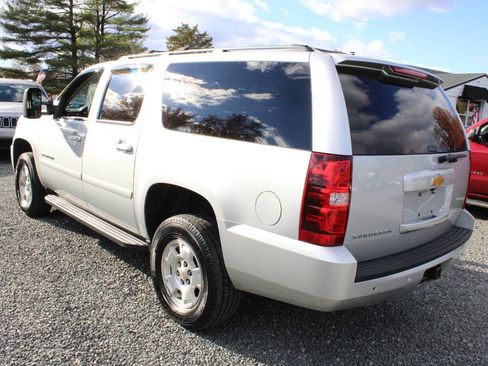 Used 2014 Chevrolet Suburban LS image 9