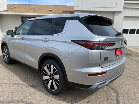 New 2026 Mitsubishi Outlander SE AWD/4WD image 3