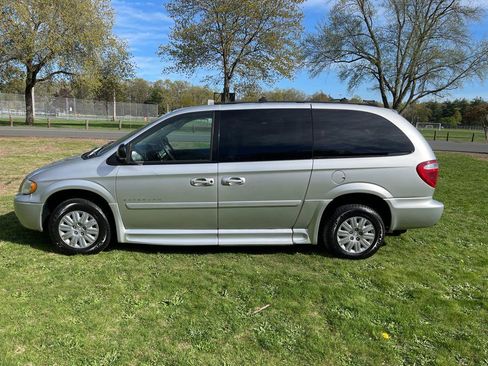 Used 2005 Chrysler Town & Country LX w/ Popular Equipment Group II image 12