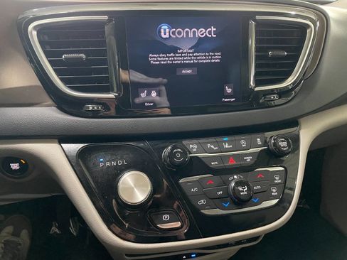 Used 2019 Chrysler Pacifica Touring-L Plus w/ Advanced Safetytec Group image 36