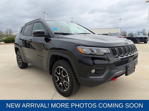 Used 2025 Jeep Compass Trailhawk image 8