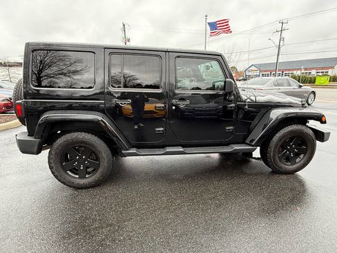 Used 2015 Jeep Wrangler Unlimited Sahara image 3