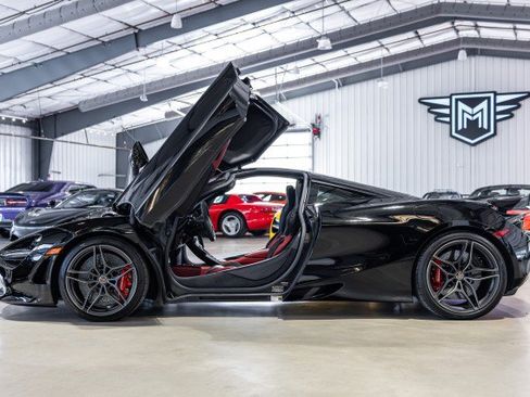Used 2018 McLaren 720S Performance RWD image 3