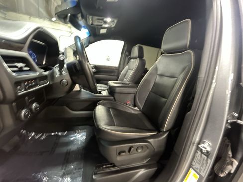 Used 2023 Chevrolet Suburban Premier RWD image 20
