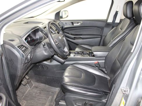 Used 2020 Ford Edge Titanium FWD image 17