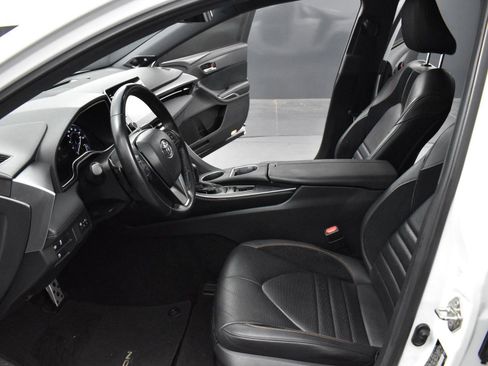 Used 2019 Toyota Avalon XSE image 11