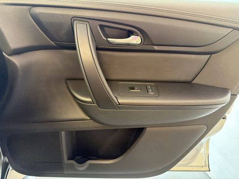 Used 2017 Chevrolet Traverse LT w/ Style and Technology Package FWD image 28