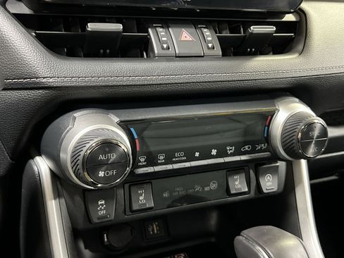 Used 2023 Toyota RAV4 XLE Premium image 19